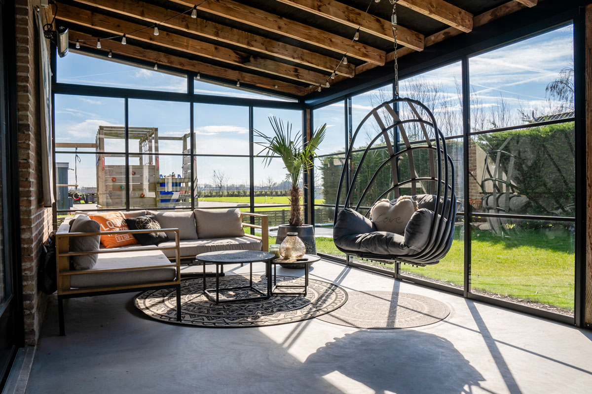 Steellook tuinkamer van binnen