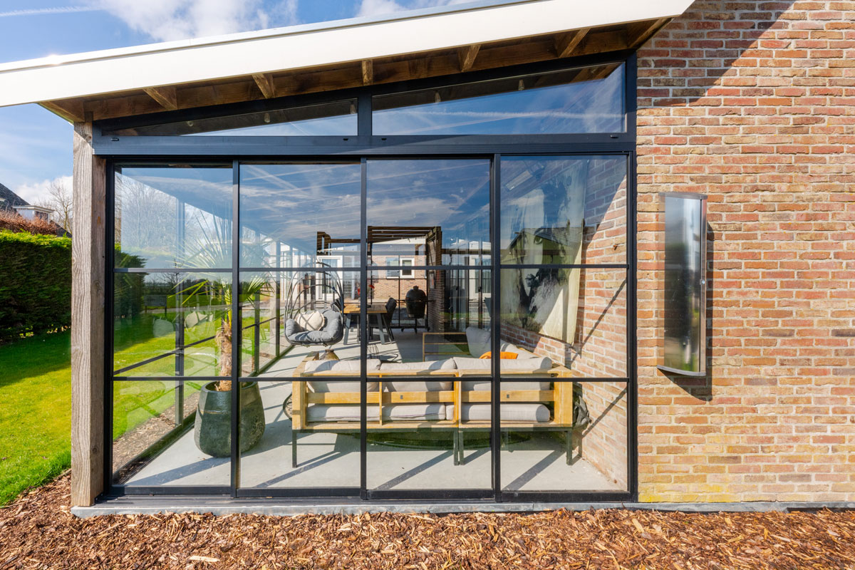 Steellook tuinkamer zijaanzicht