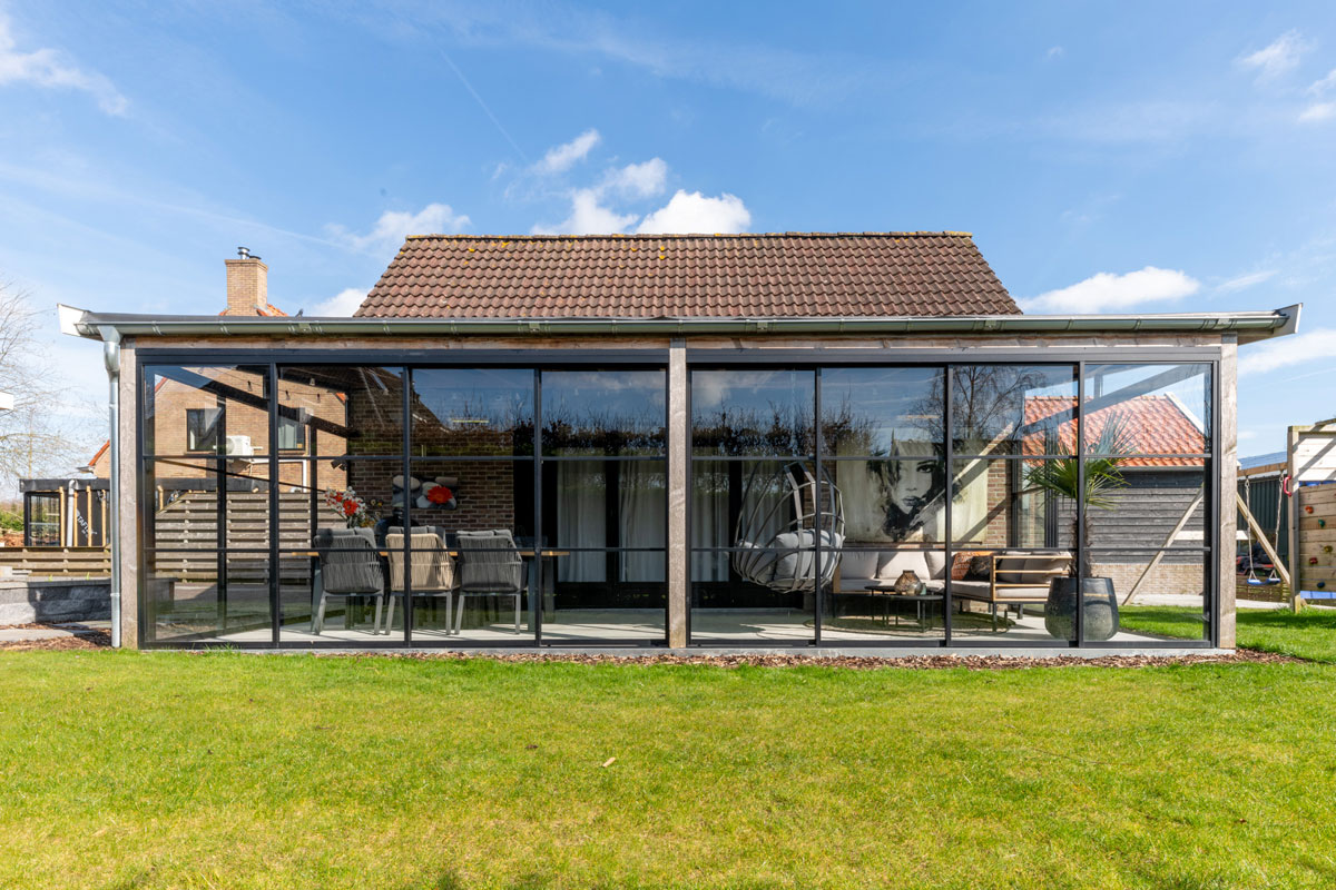 Steellook tuinkamer