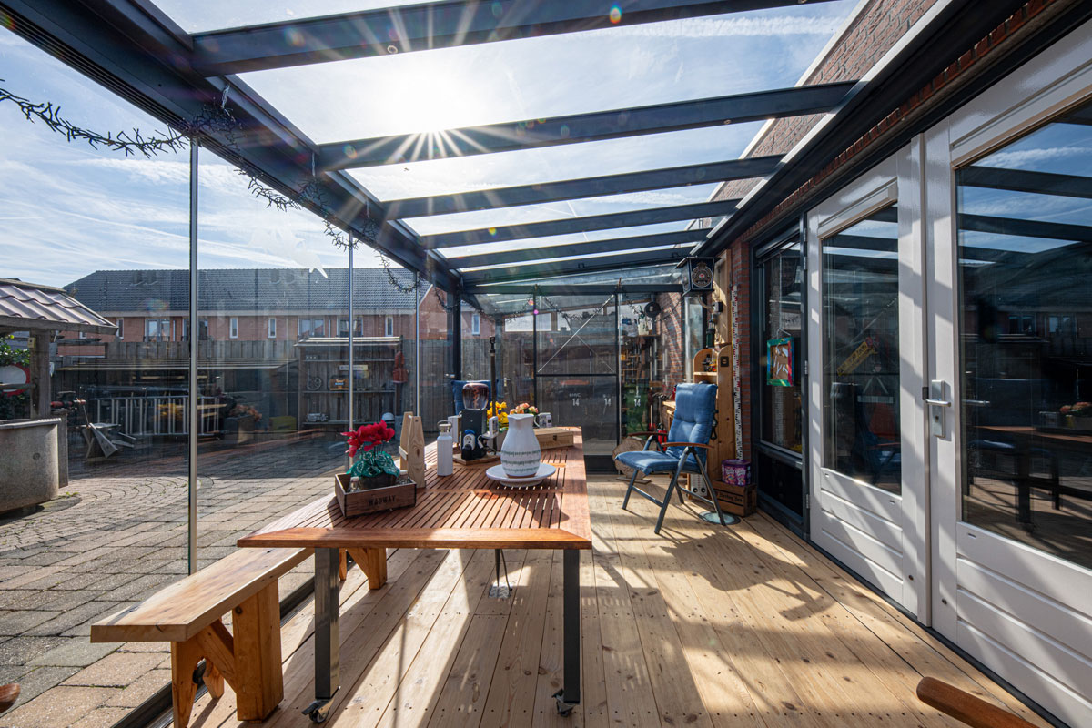 Brede tuinkamer aan huis